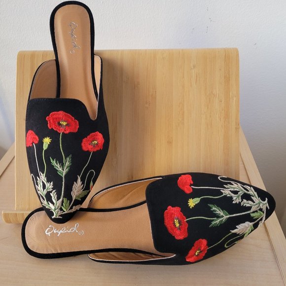 Qupid Shoes - QUPID Black Floral Suede Flat Shoes (Size: 7)